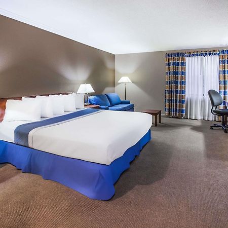 Days Inn By Wyndham Midland Exteriör bild