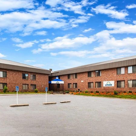 Days Inn By Wyndham Midland Exteriör bild