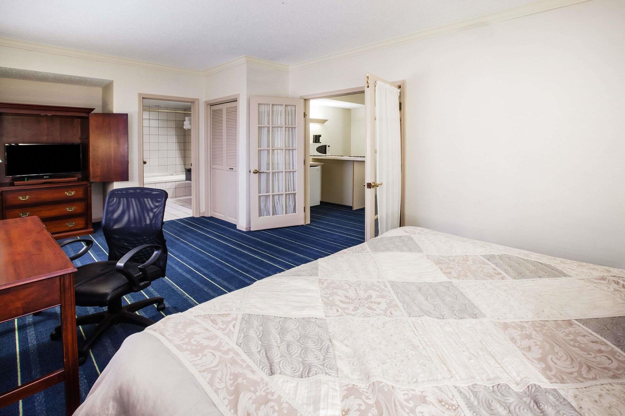 Days Inn By Wyndham Midland Exteriör bild