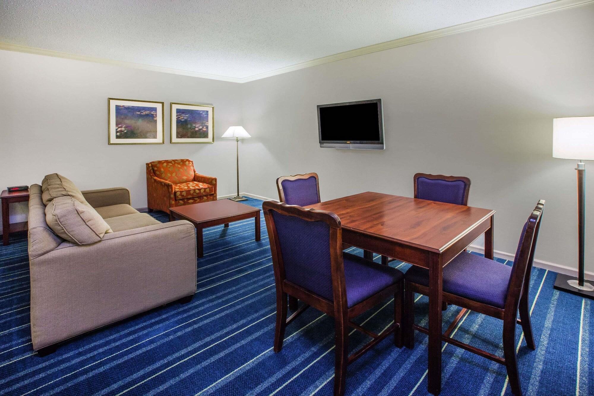 Days Inn By Wyndham Midland Exteriör bild