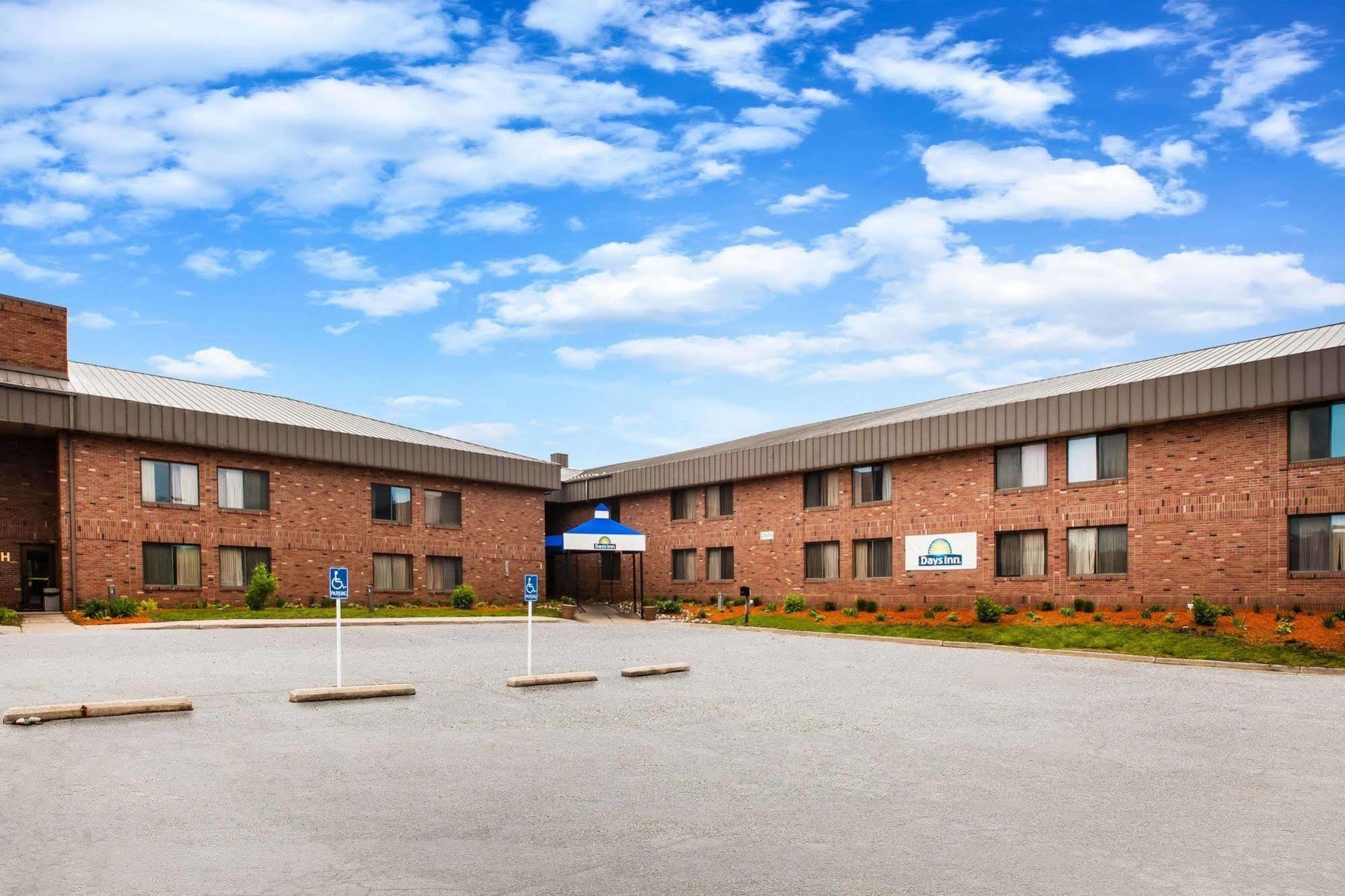 Days Inn By Wyndham Midland Exteriör bild